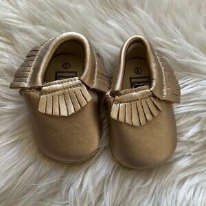 Romirus | Gold Metallic Infant Moccasins with Fringes Size 1